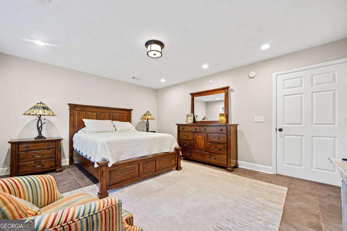 103 Cardinal Road White - 21