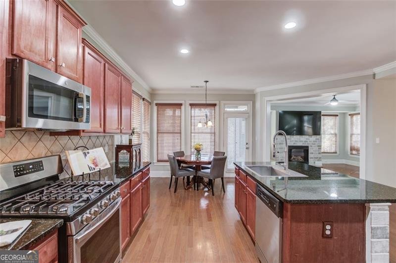 588 MYRTLE TRACE Lane Suwanee - 11