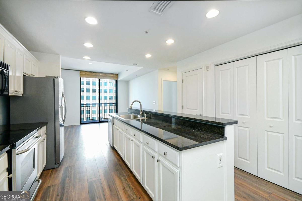 3040 Peachtree Road Atlanta - 1