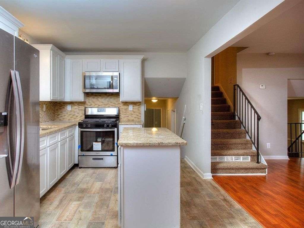 3031 Golden Drive East Point - 3