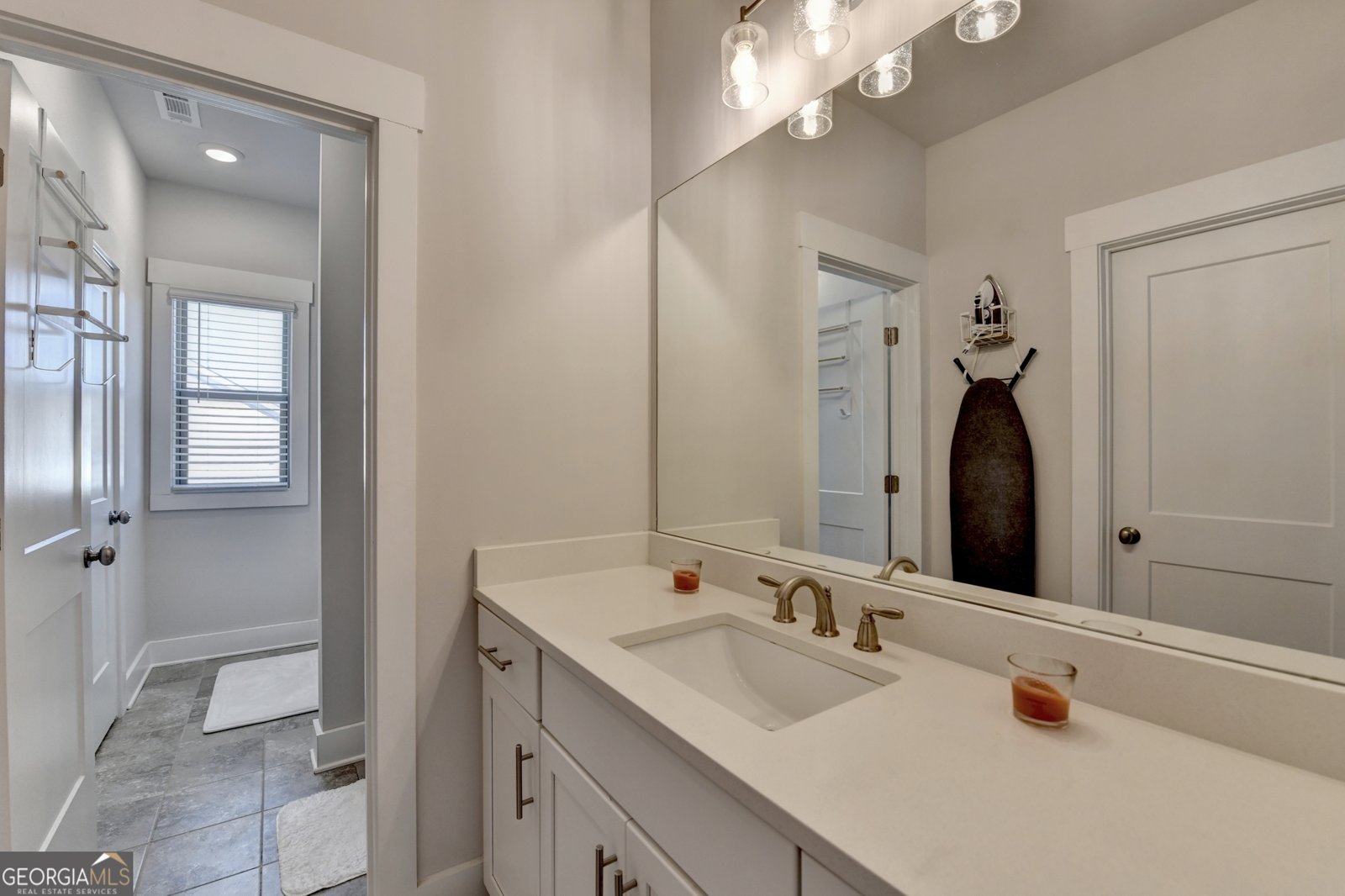 5706 Meadow View Drive Jefferson - 64
