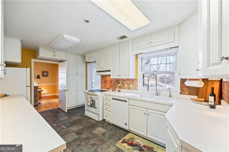601 Ridgewood Avenue Gainesville - 24
