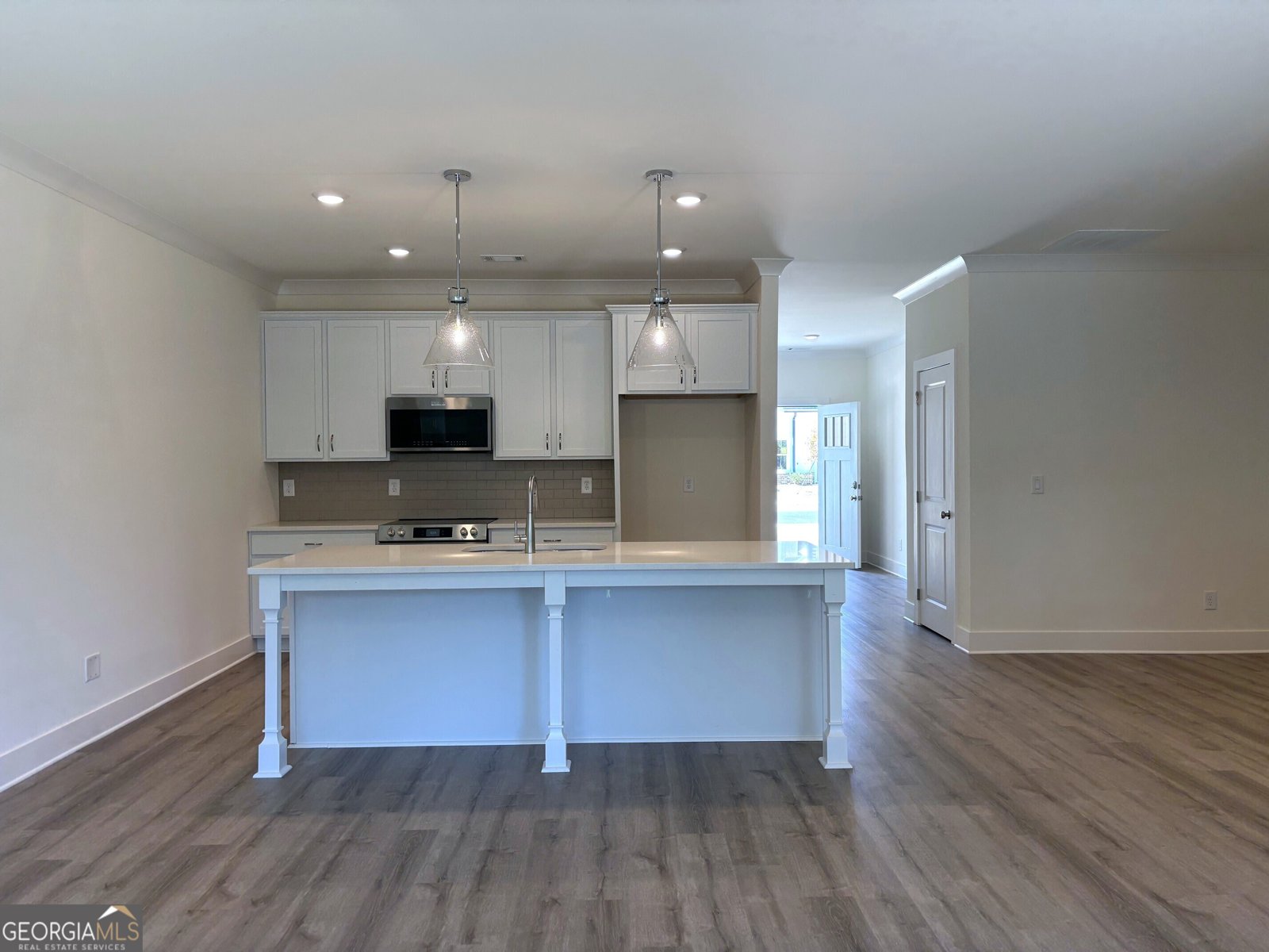 27 Village Court Cleveland - 10