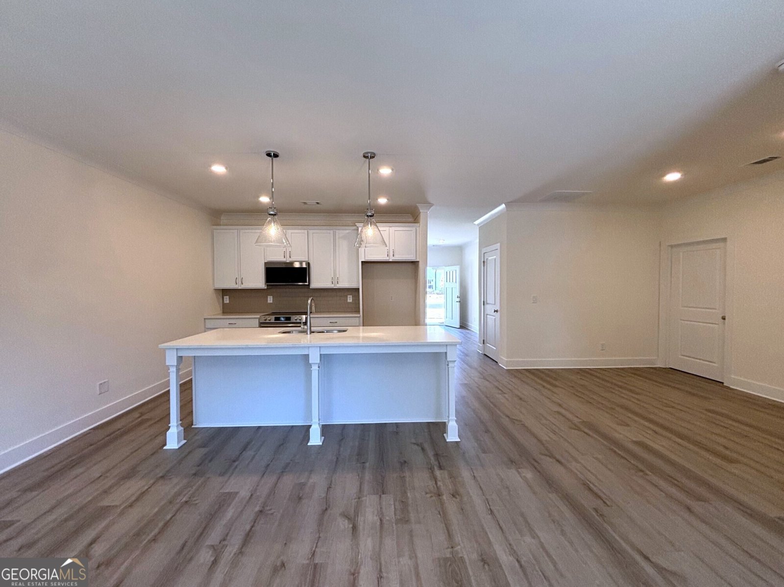 27 Village Court Cleveland - 11