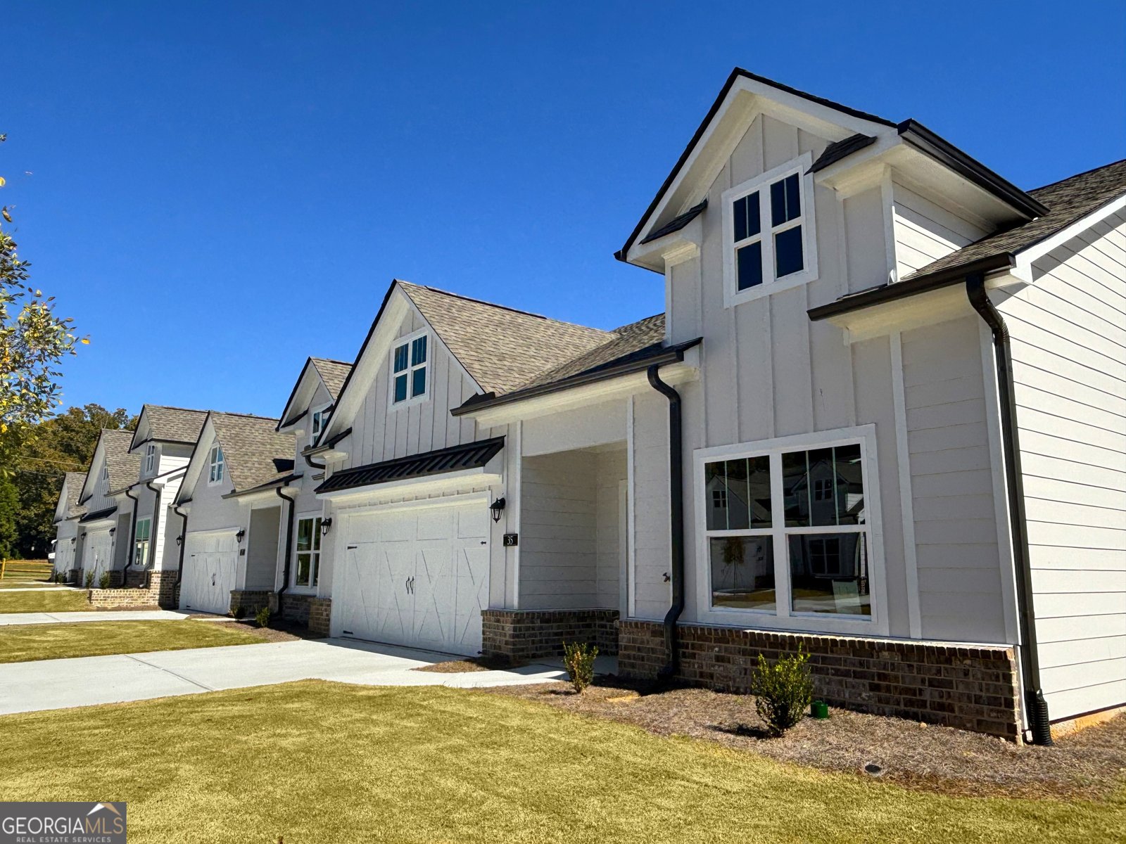27 Village Court Cleveland - 3