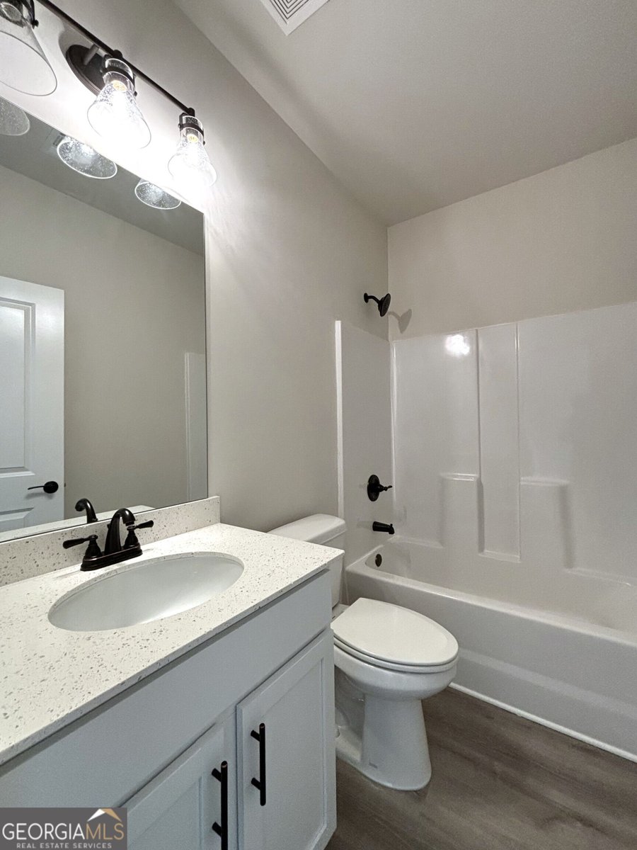 27 Village Court Cleveland - 8