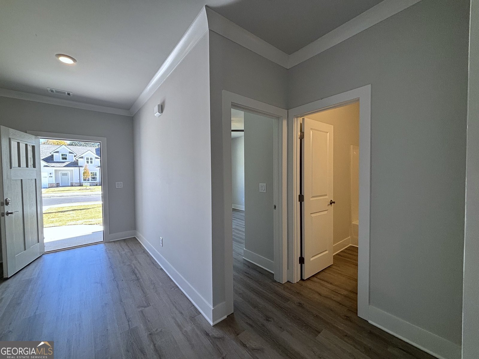 28 Village Court Cleveland - 7