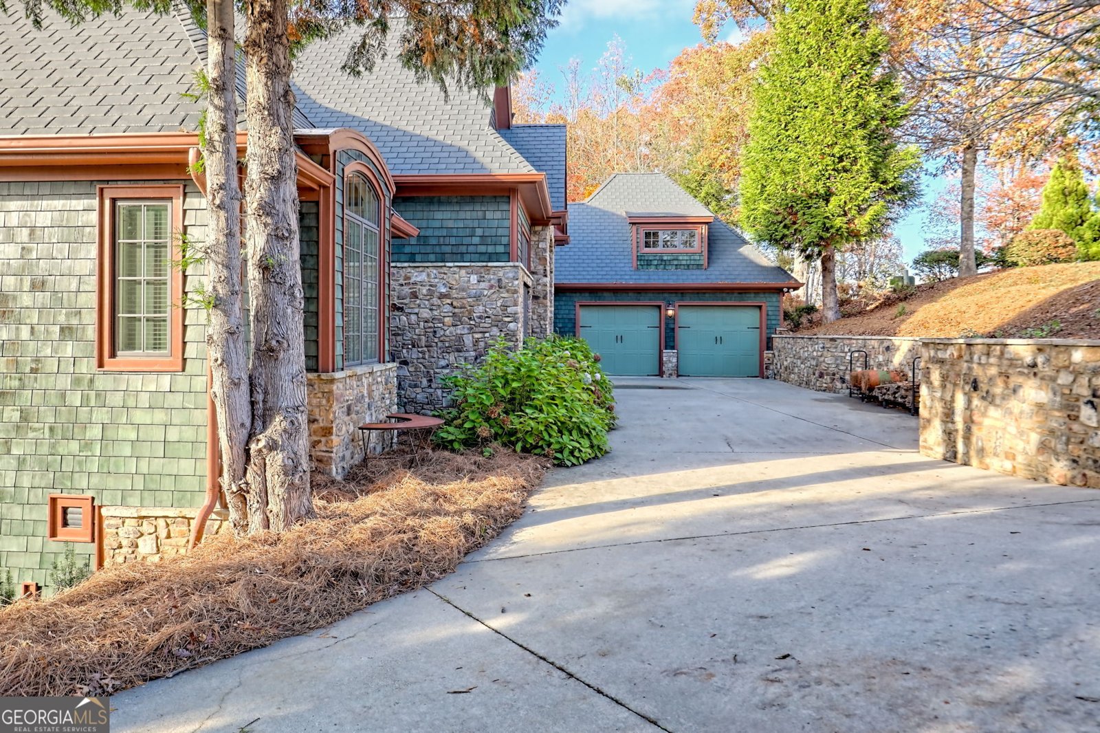689 Waterfall Drive Clayton - 60