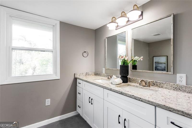 2745 FAIRLANE Drive Atlanta - 12