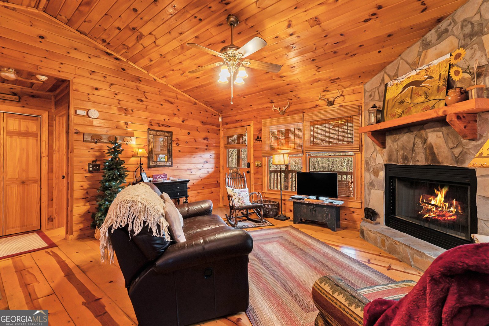 77 Brittany Lane Cherry Log - 14
