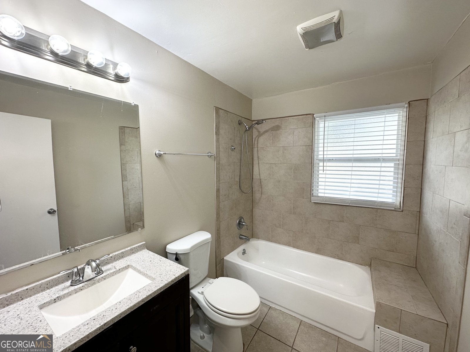 2284 Headland Drive East Point - 8
