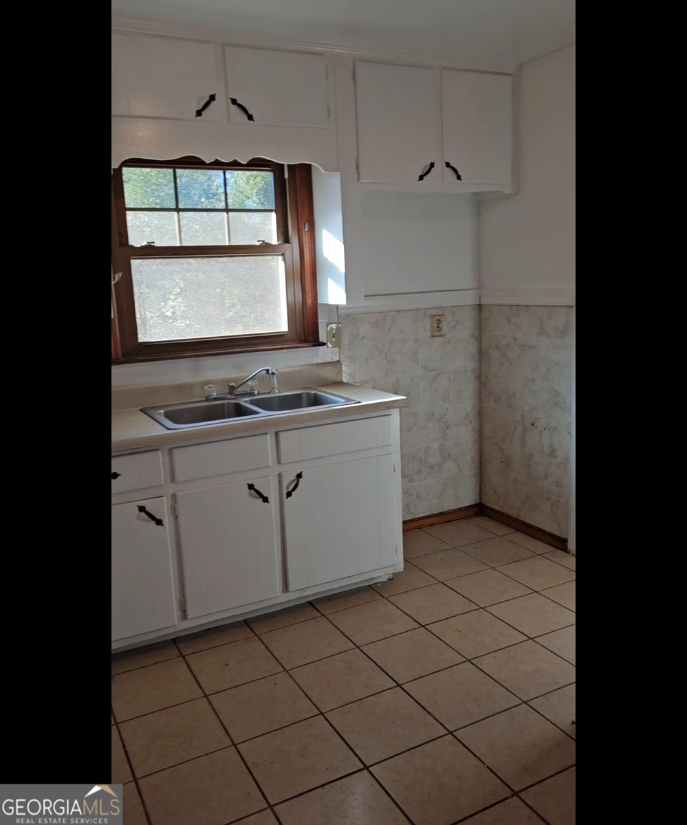 6045 Winview Drive Forest Park - 9