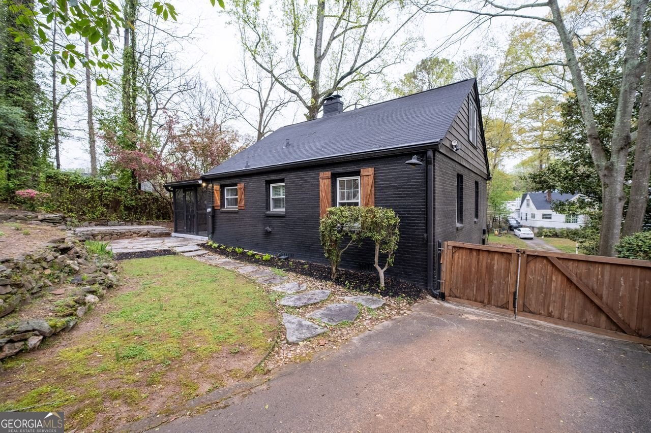 2597 Elsinore Street East Point - 33