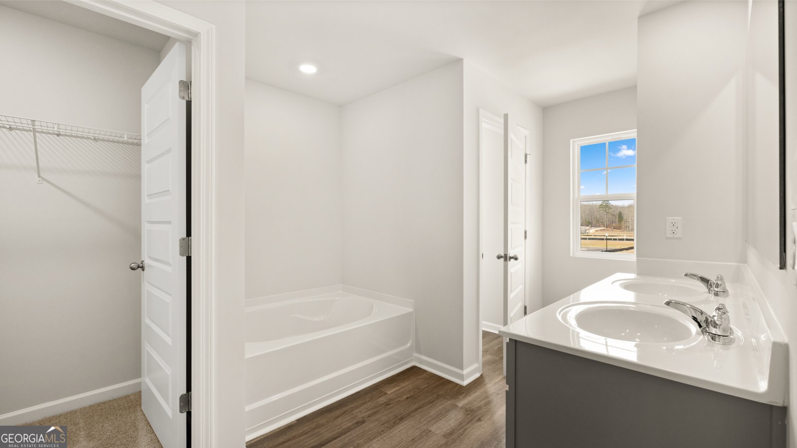 305 Sound Circle Stockbridge - 17