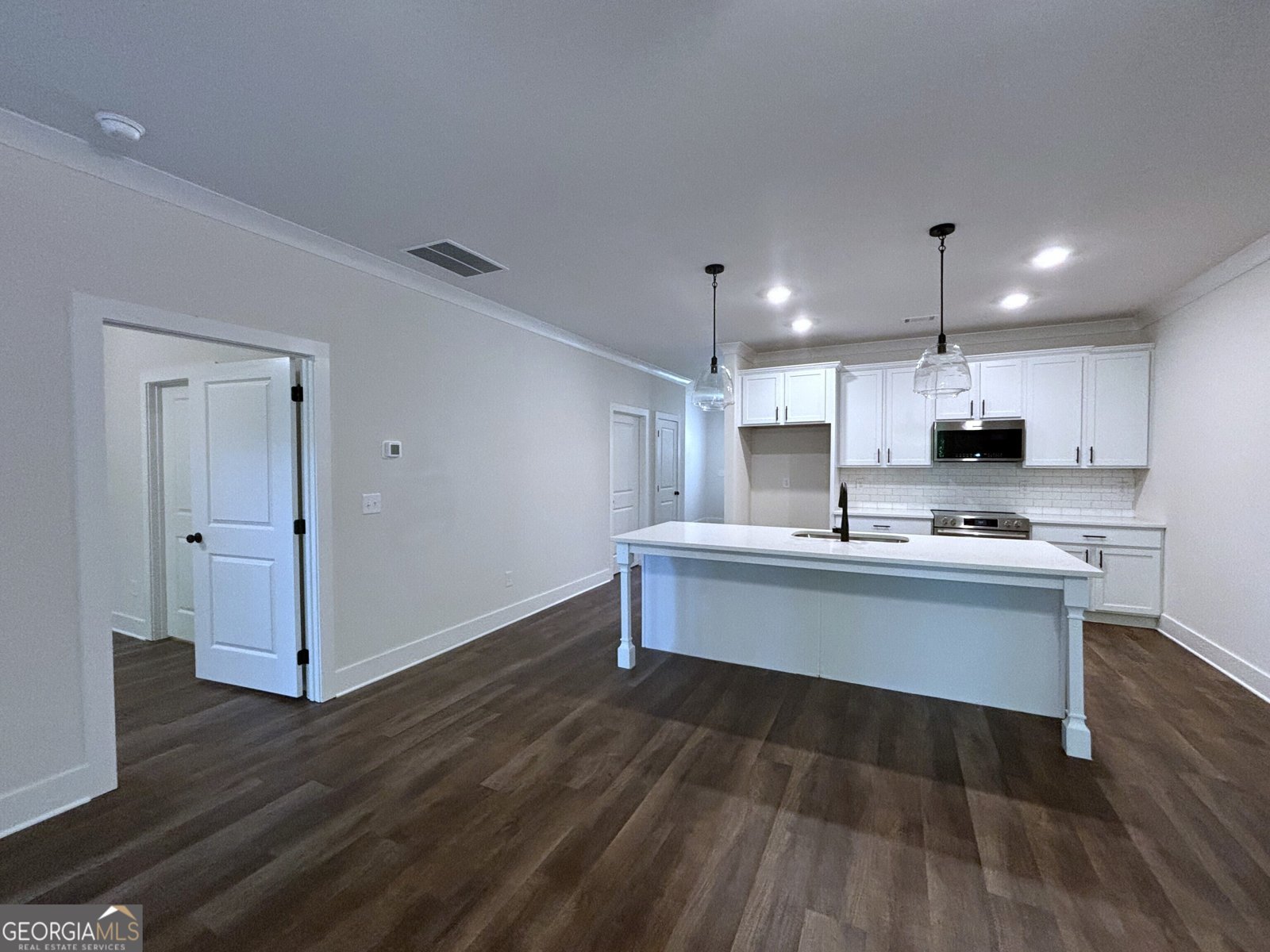 74 Village Court Cleveland - 11