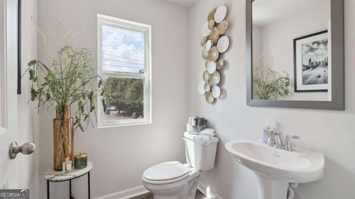 204 College Circle Hapeville - 26