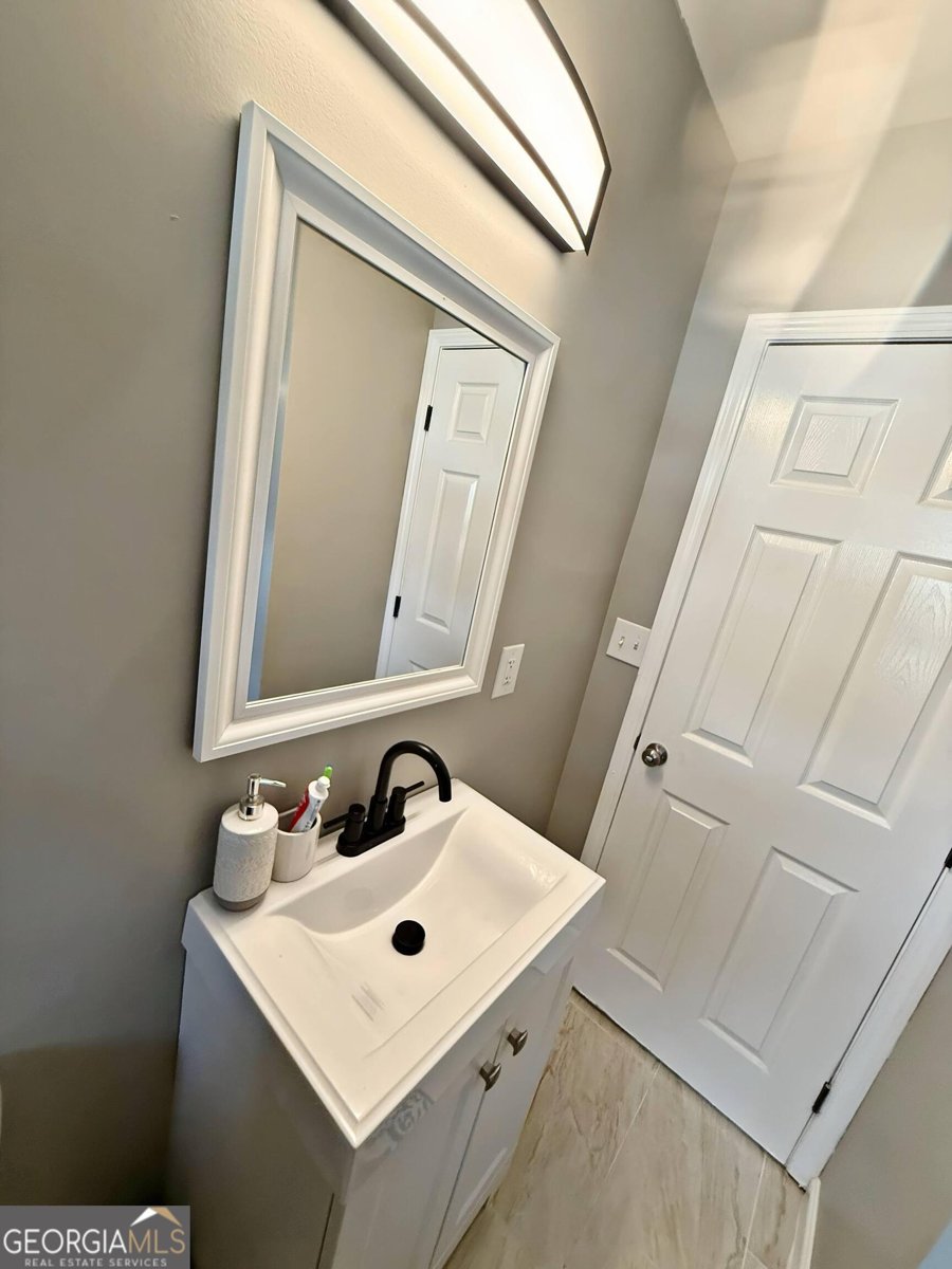 372 Second Street Forest Park - 6