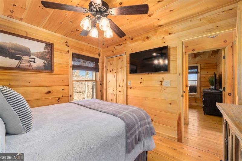 851 MORELAND Drive Blue Ridge - 60