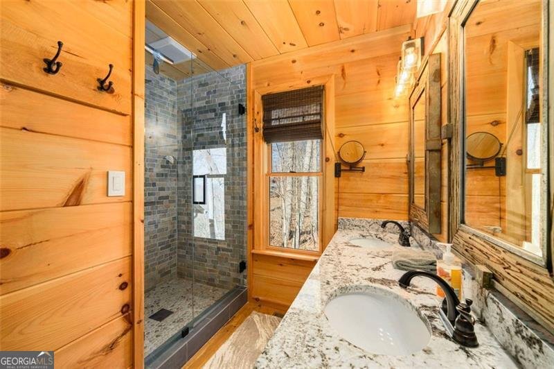 851 MORELAND Drive Blue Ridge - 73