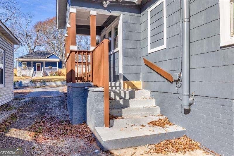 2506 Maple Street East Point - 5
