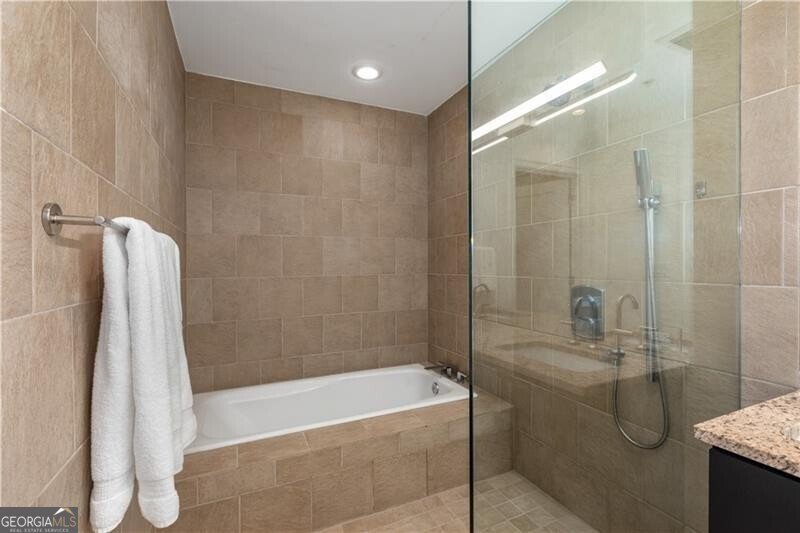 3325 Piedmont Road Atlanta - 24