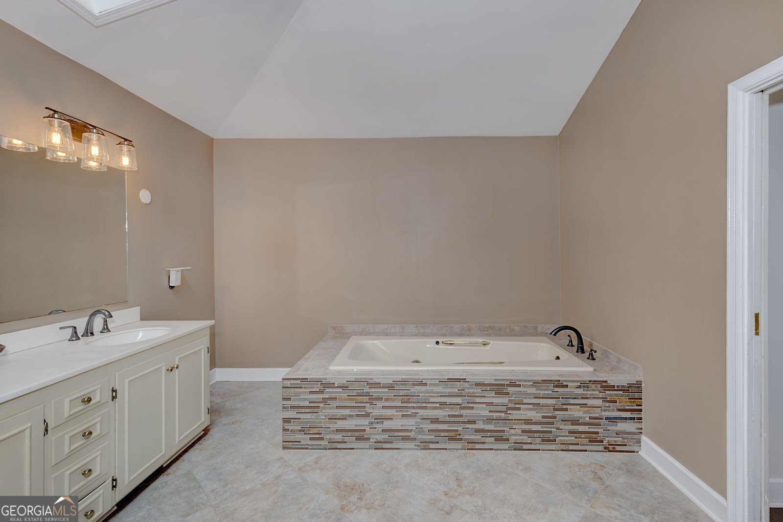 121 David Drive Thomaston - 25