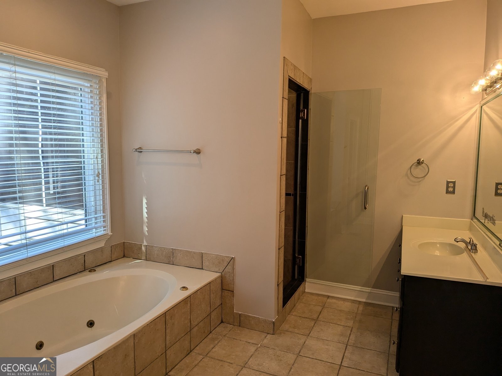 4401 Riverlake Way Snellville - 27