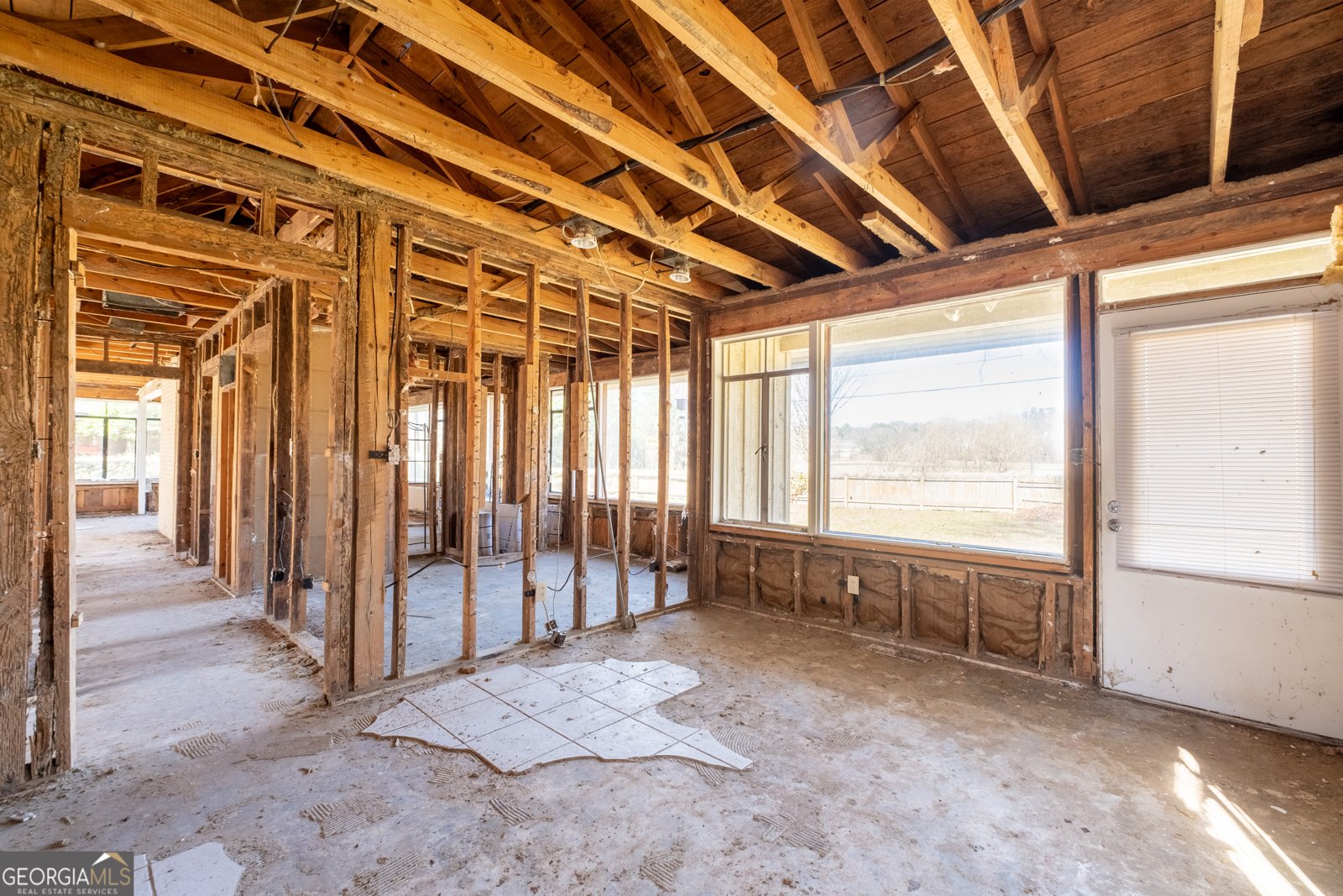 382 GOLFVIEW Road Atlanta - 17