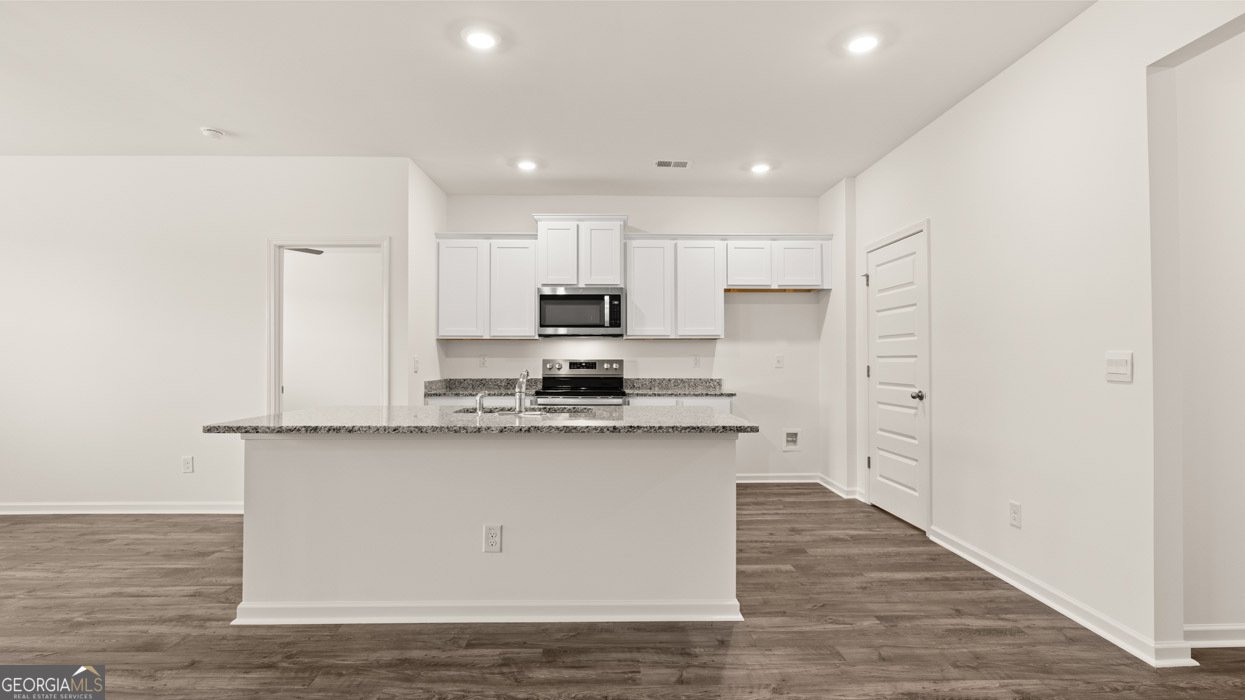 8590 SECRETARIAT Drive Lithonia - 17