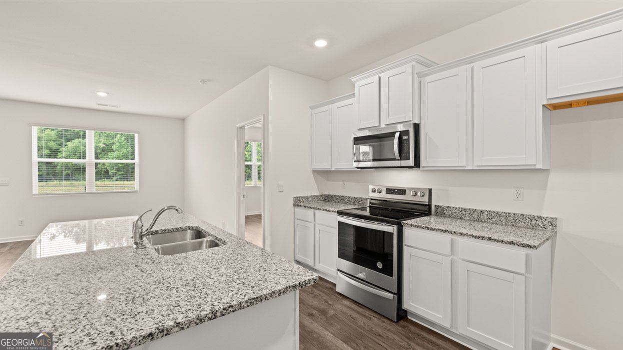 8590 SECRETARIAT Drive Lithonia - 19