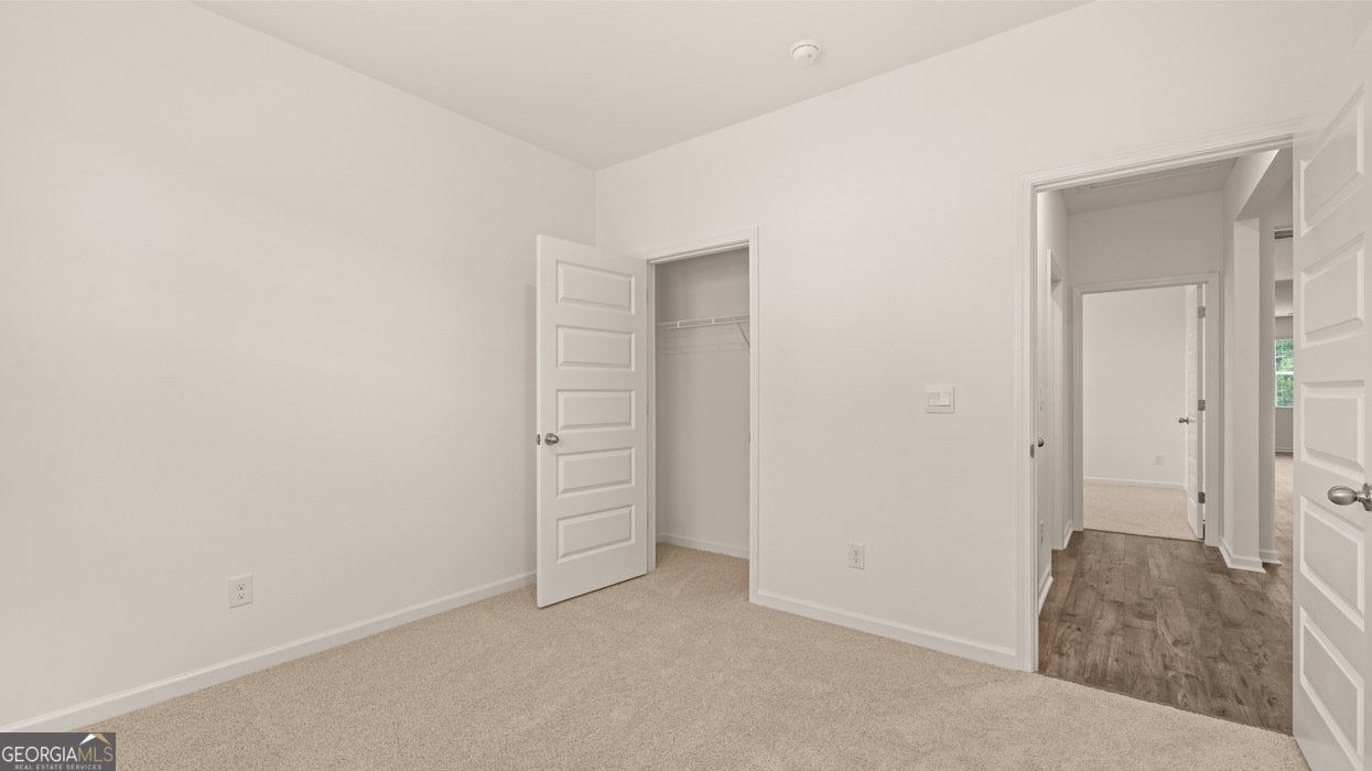 8590 SECRETARIAT Drive Lithonia - 37