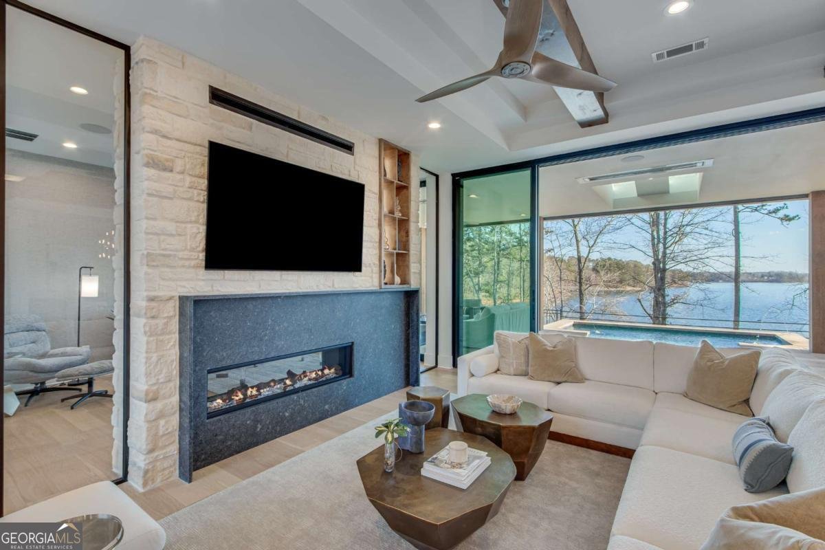 799 East Lake Drive Gainesville - 27