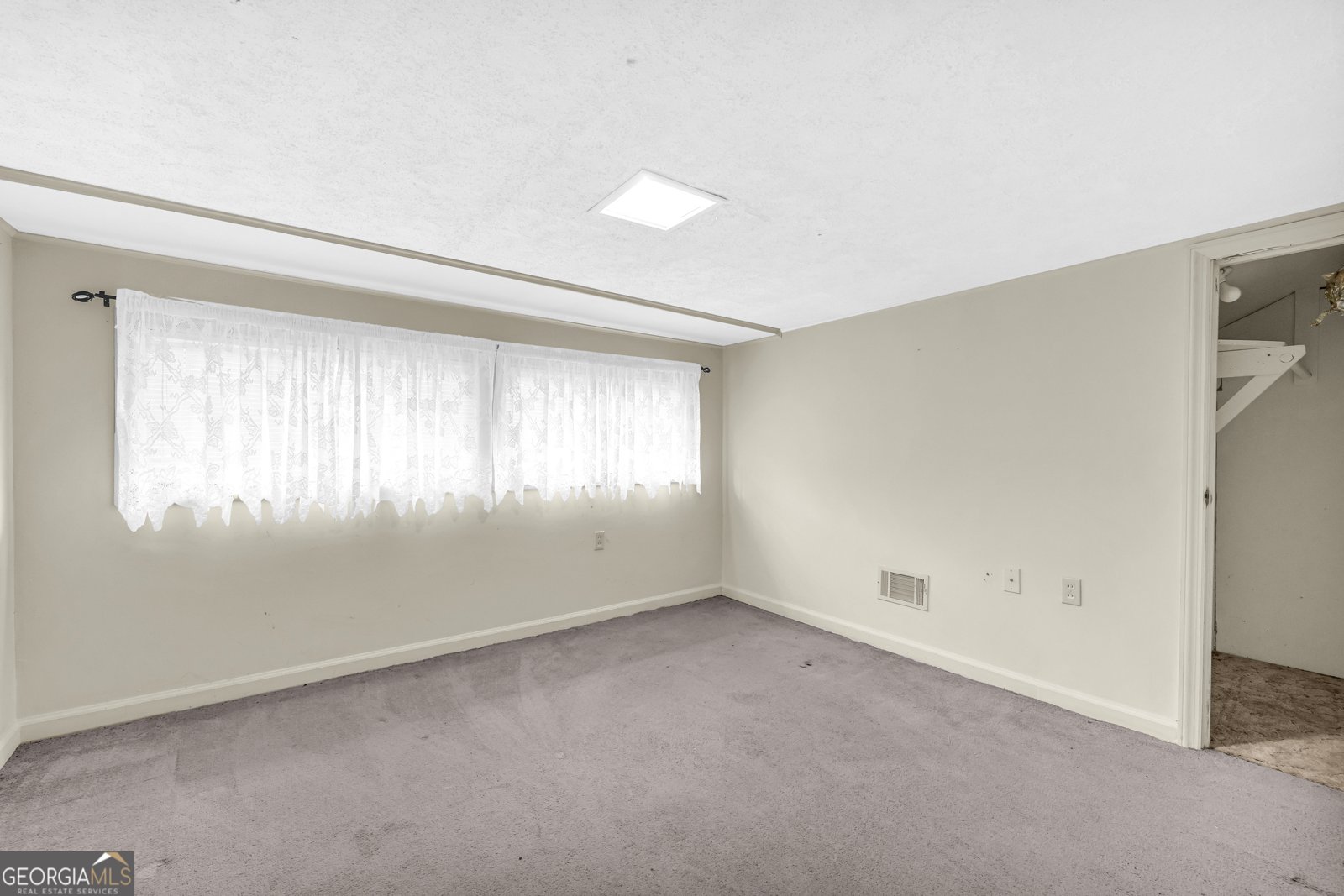 490 College Street Royston - 44