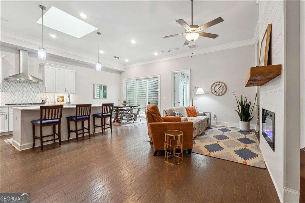 642 Stickley Oak Way Woodstock - 2