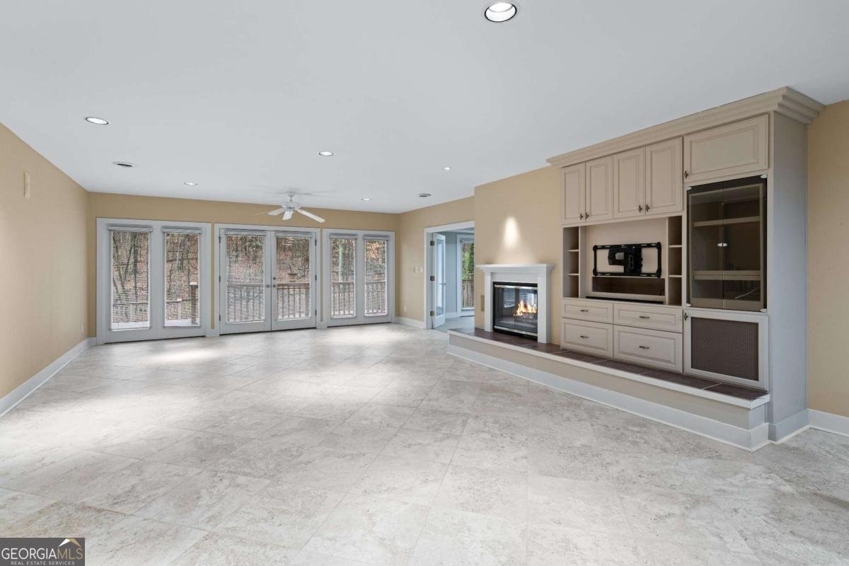 955 Lake Drive Gainesville - 57