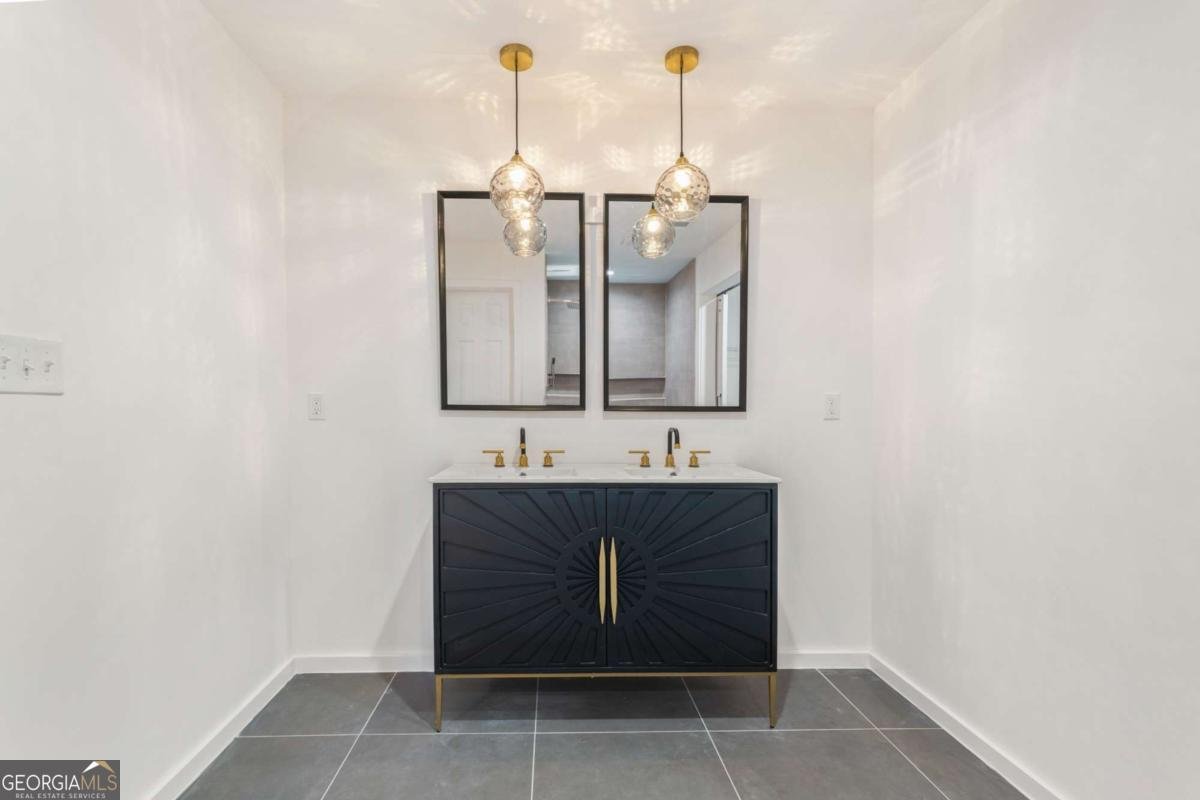 578 Center Hill Avenue Atlanta - 17