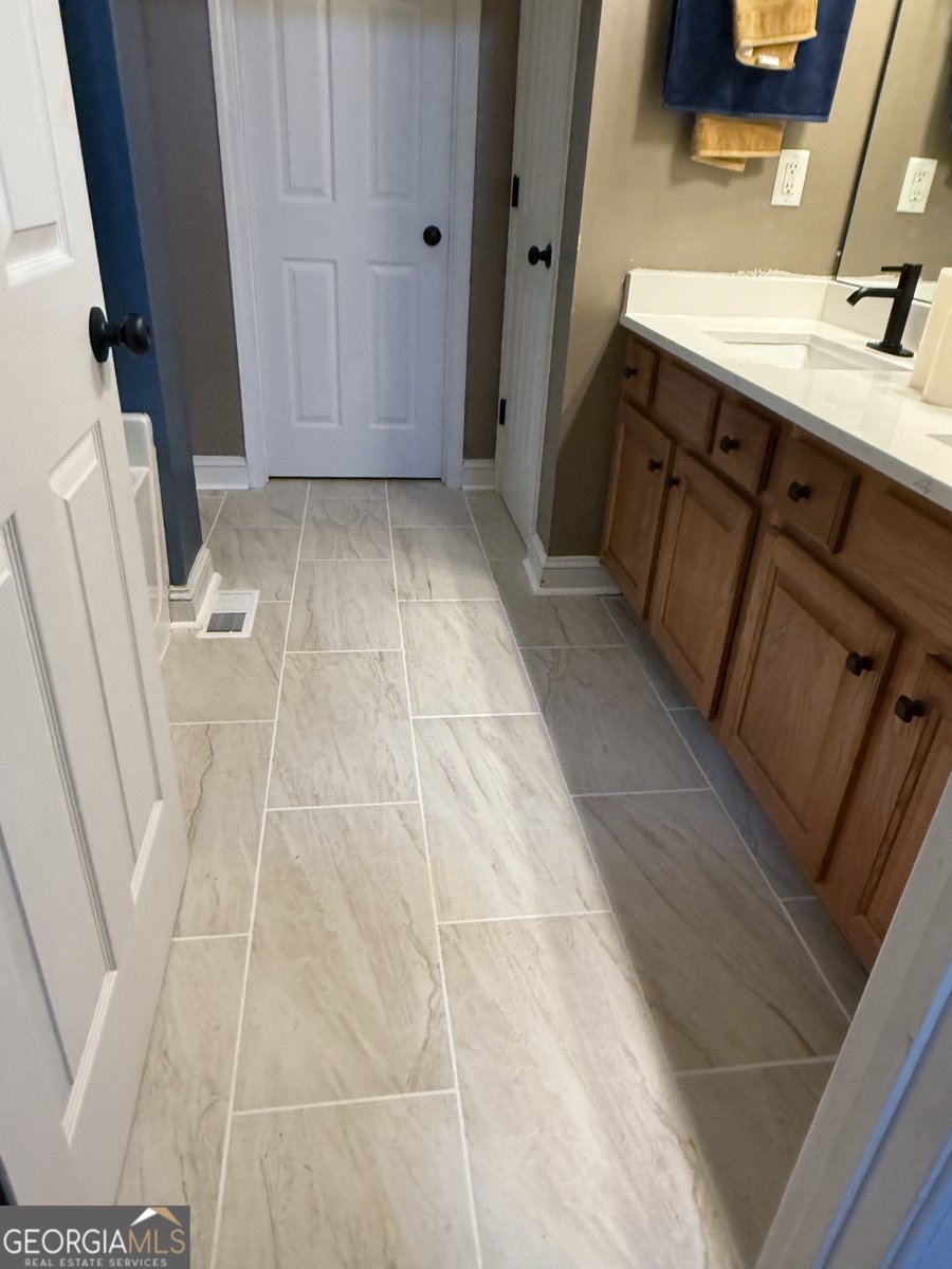 40 PLANTERS Drive Cartersville - 21