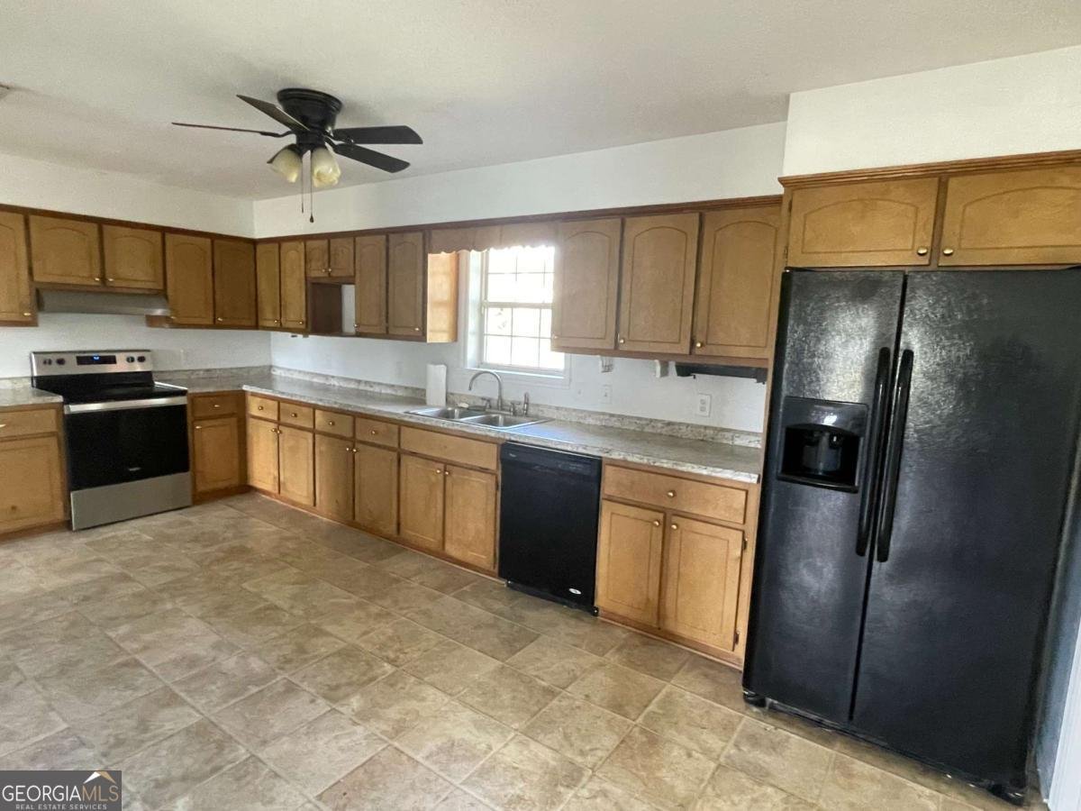714 Simon Street Glennville - 4