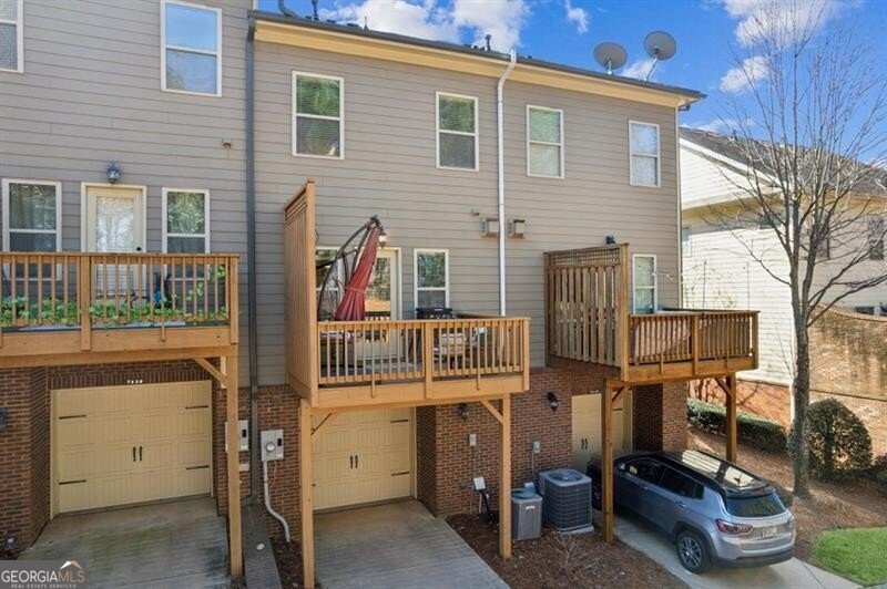 7420 Glisten Avenue Sandy Springs - 33