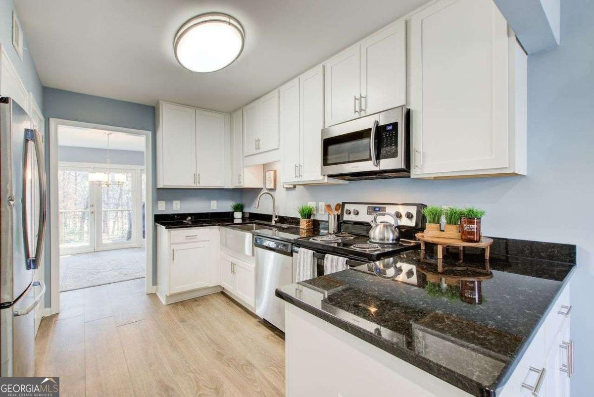 3721 STONEWALL Circle Atlanta - 16