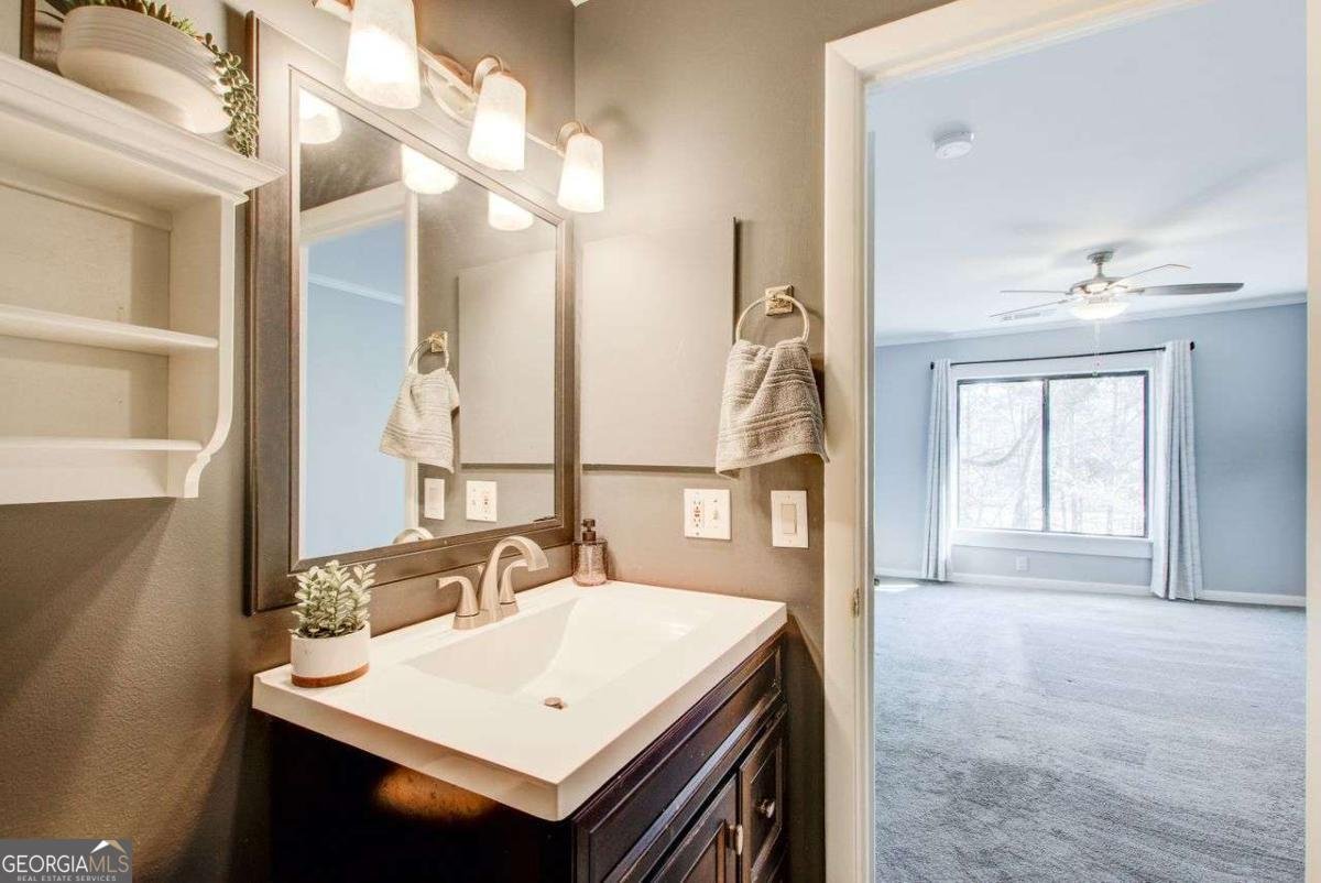 3721 STONEWALL Circle Atlanta - 33