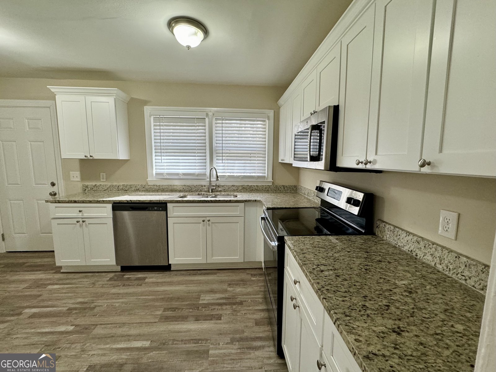 2228 Headland Drive East Point - 5
