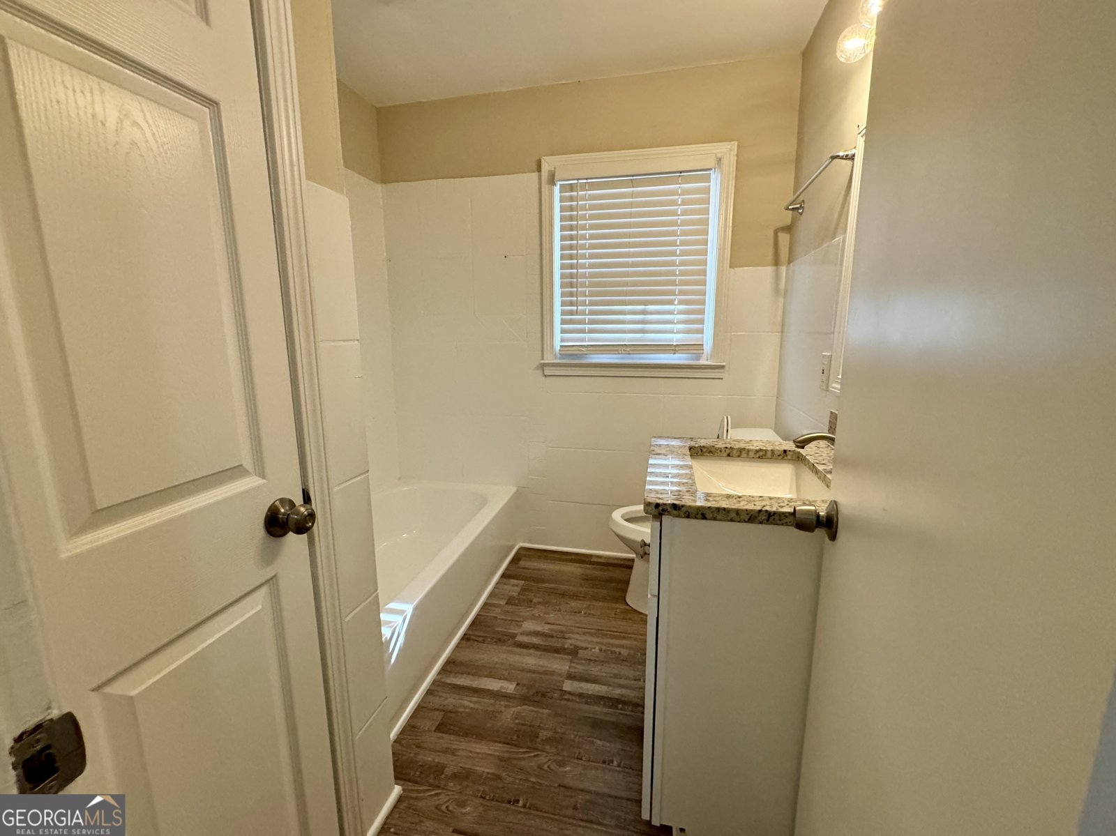 2228 Headland Drive East Point - 8