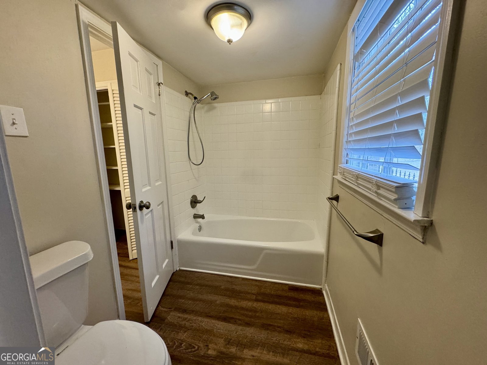 2430 Fern Valley Court East Point - 9