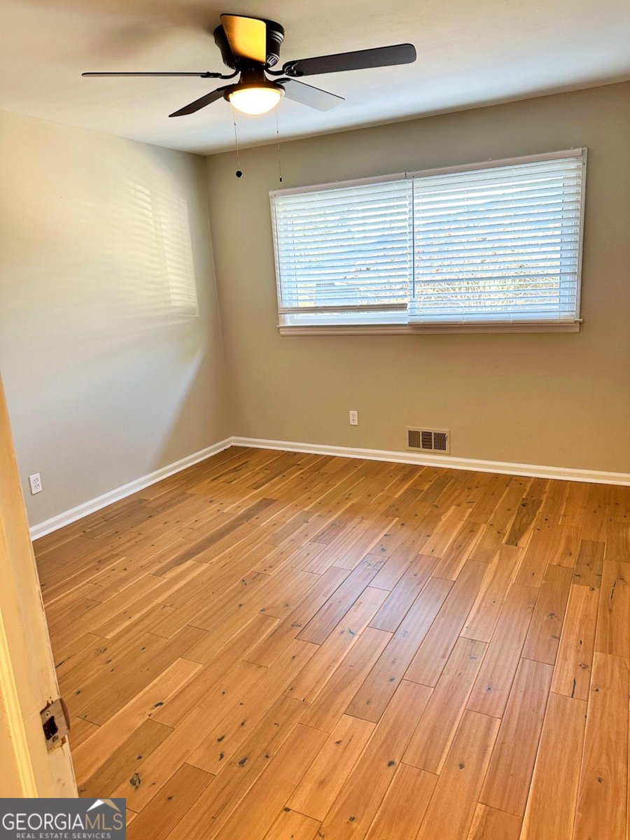 2257 Collins Drive East Point - 16