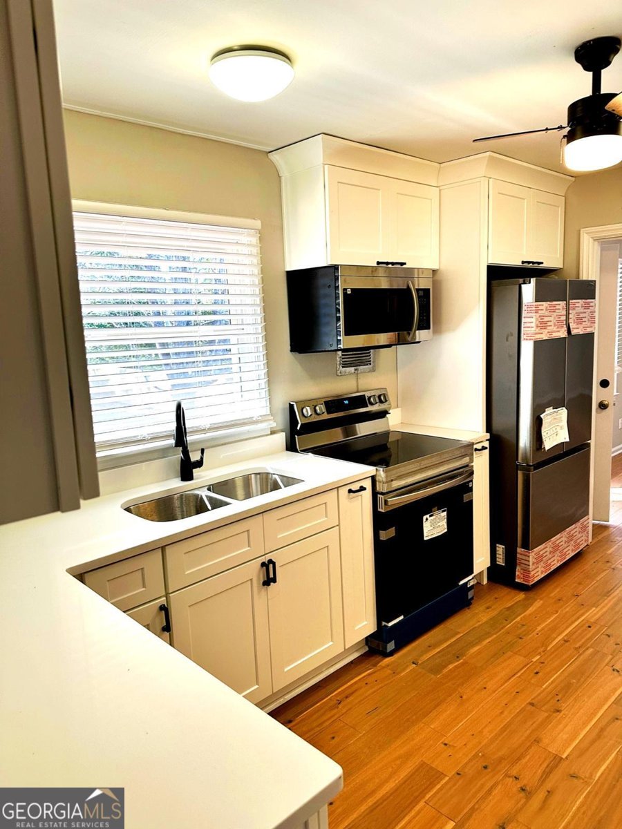 2257 Collins Drive East Point - 8