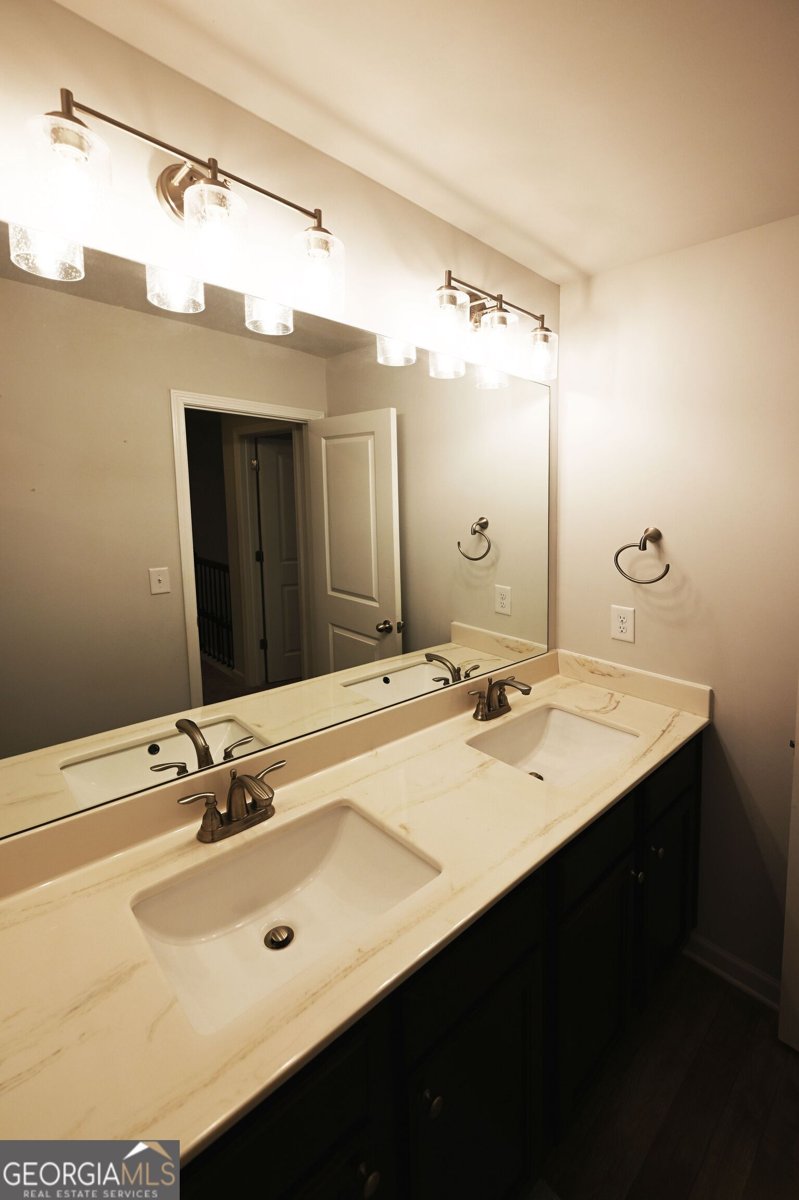 76 Lantana Crossing Dallas - 25