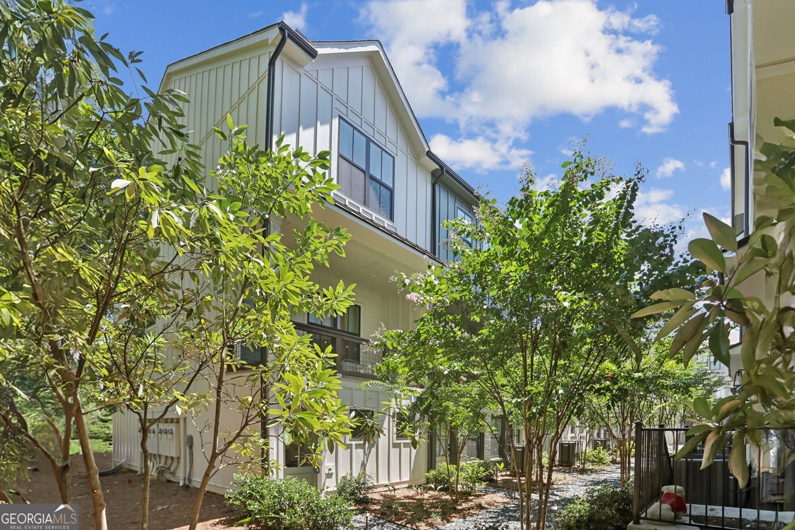 321 Dilbeck Circle Atlanta - 1