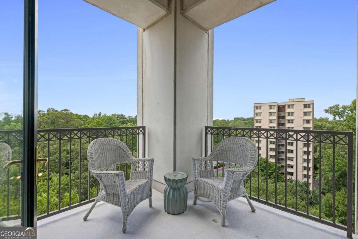 2828 Peachtree Road Atlanta - 20