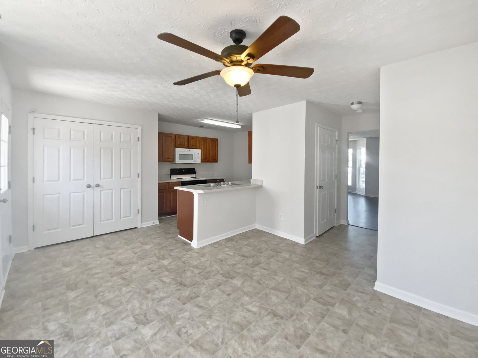 11403 South Grove Drive Hampton - 11